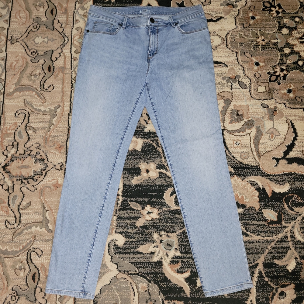 Women's 28/6 "Ann Taylor LOFT" Light Blue Relaxed Skinny Jeans